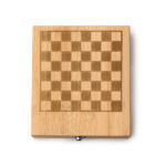 Conjunto de vinho com jogo de xadrez